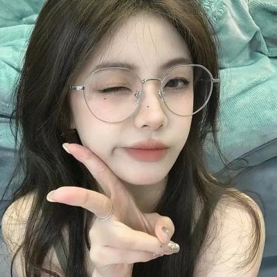 三个摩登女性 海报